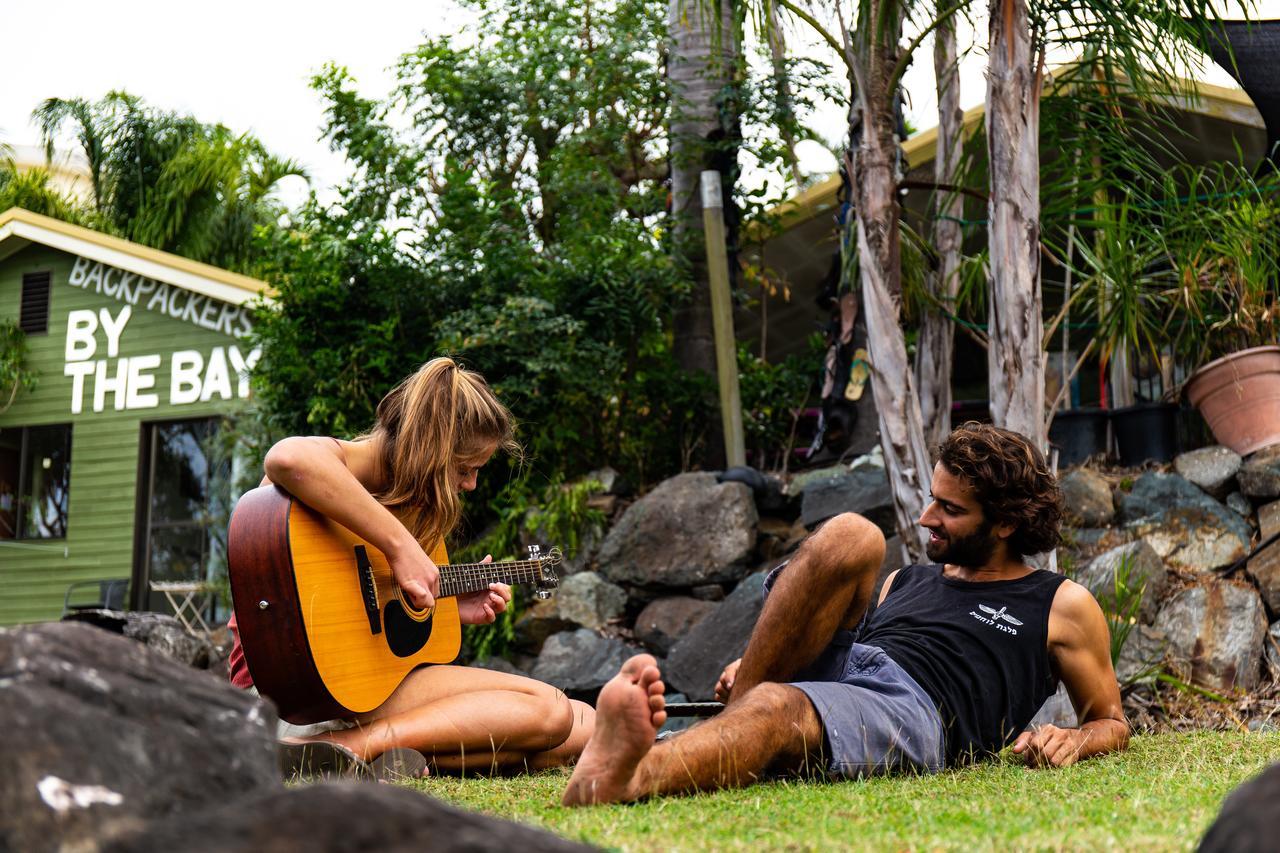 Backpackers By The Bay Hostel Airlie Beach Exterior photo